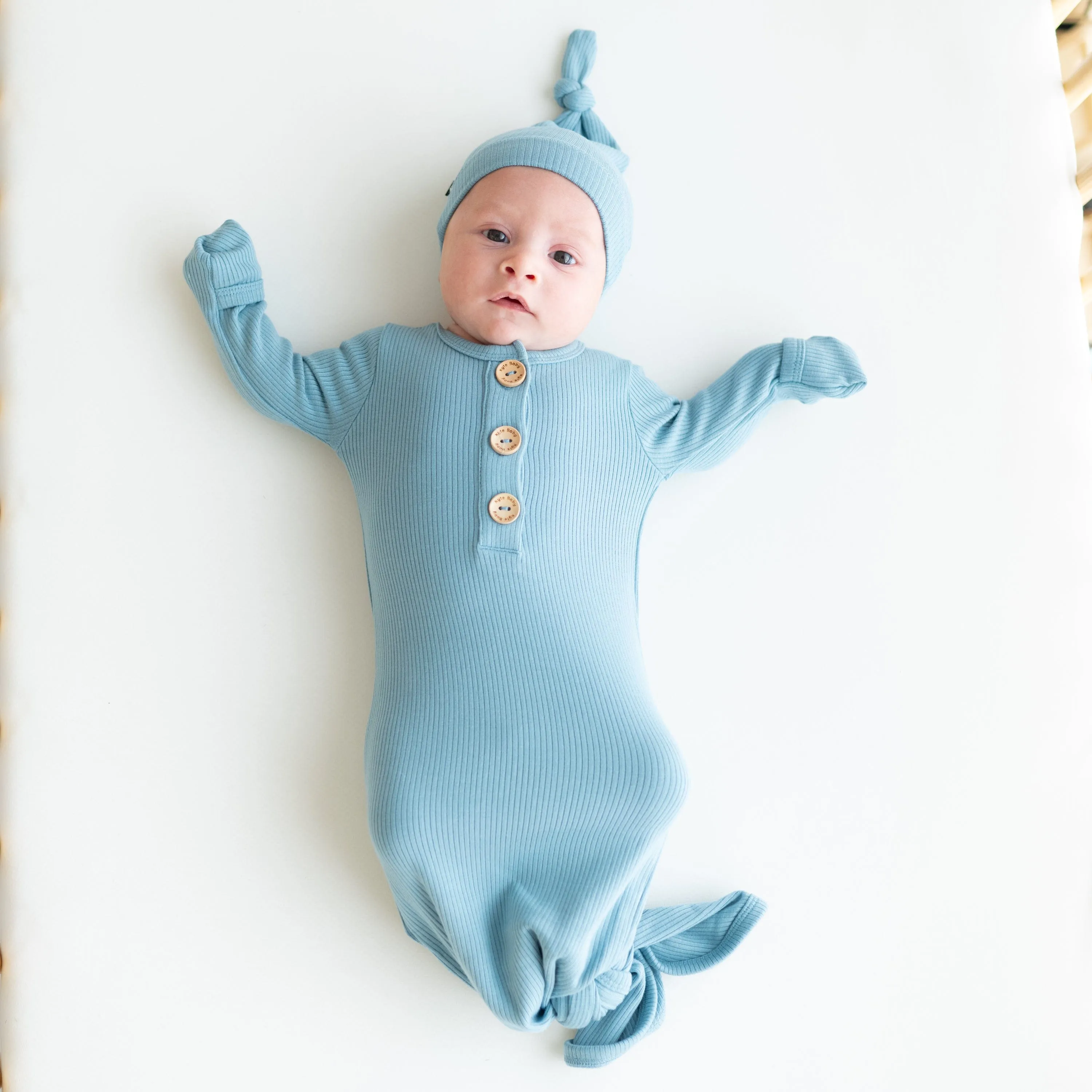 Kyte Baby Ribbed Knotted Gown & Hat - Dusty Blue
