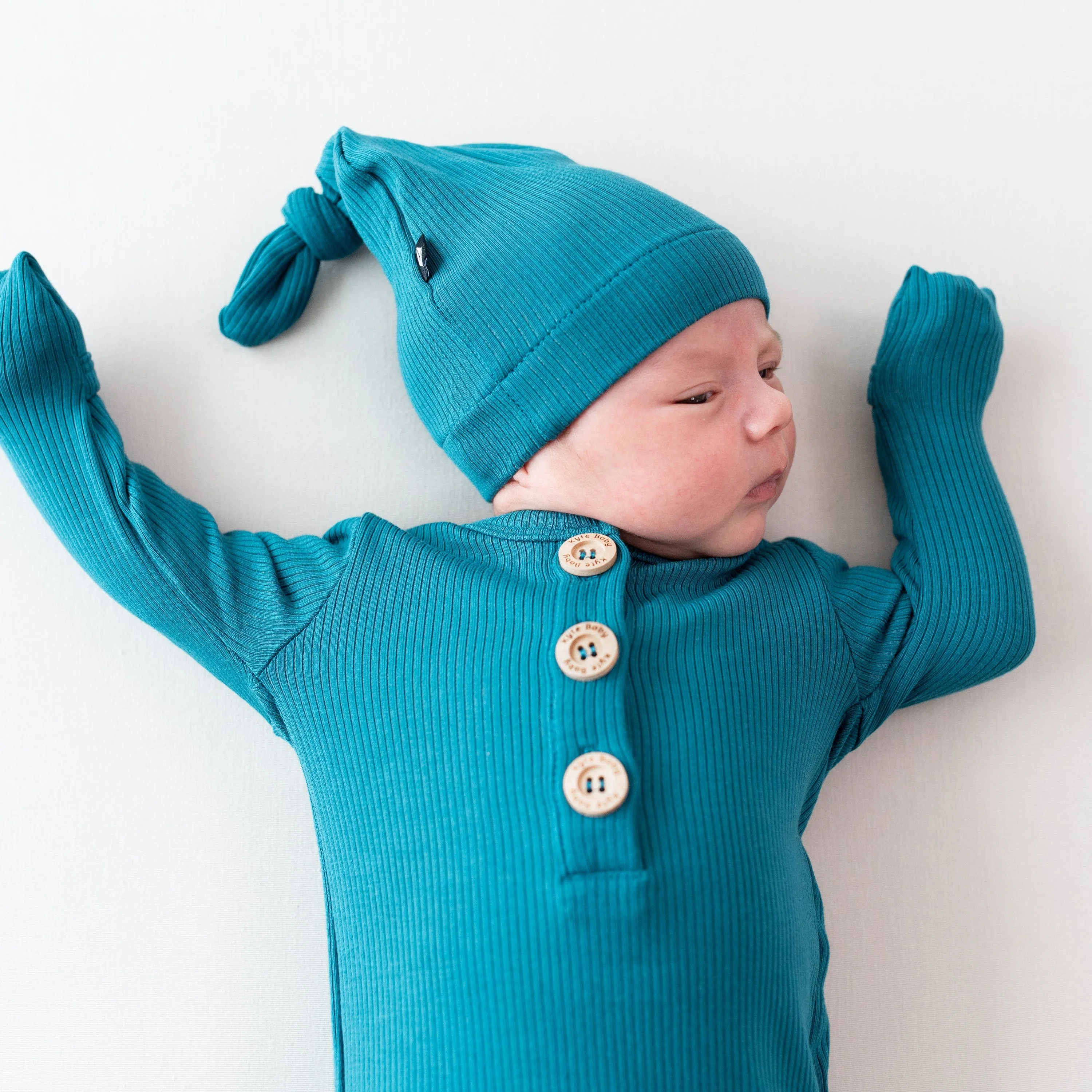 Ribbed Knotted Gown with Hat Set in Loch