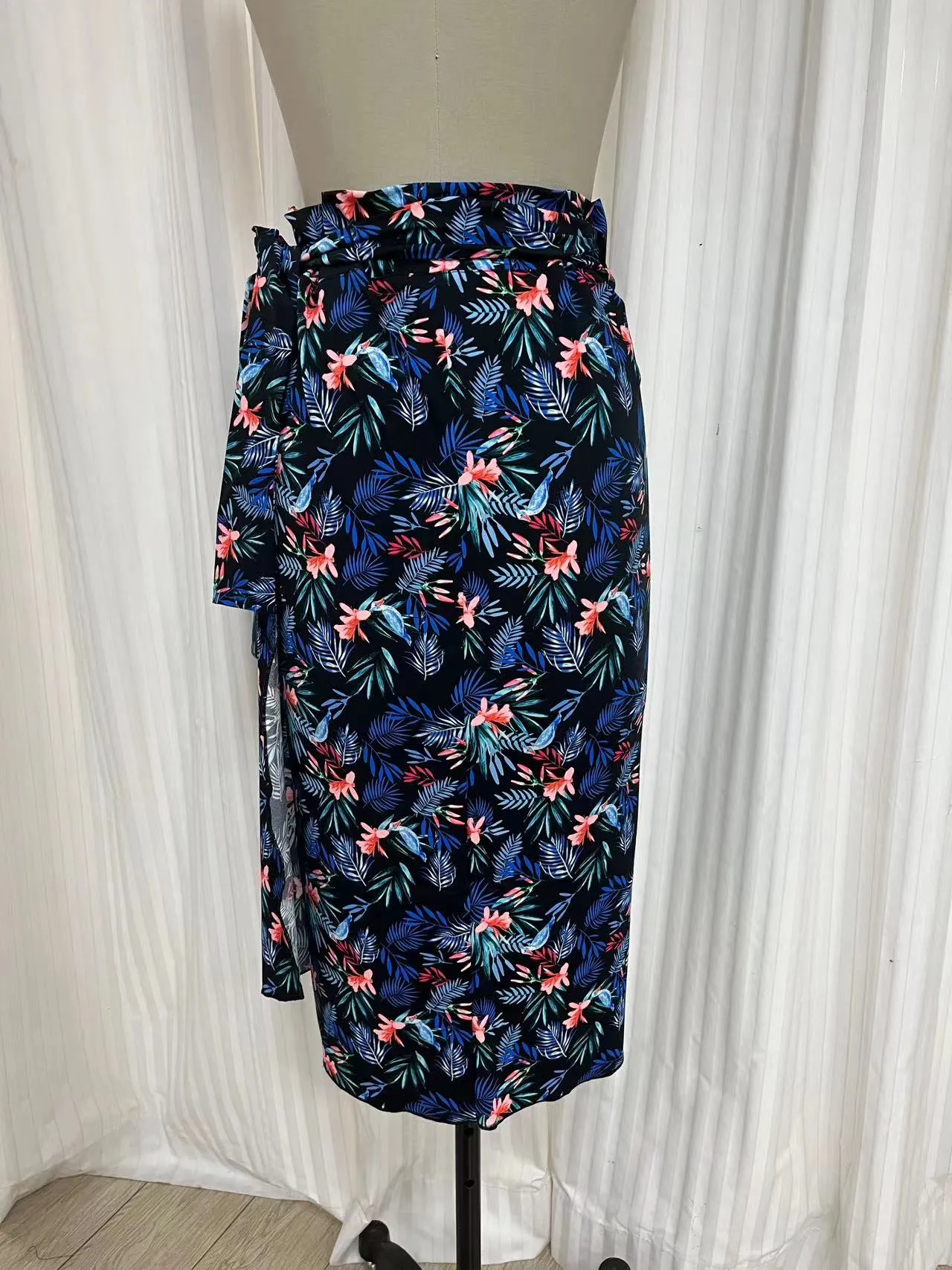 Skirt P2101s Bkleaves - SWIMWEAR OR RUNNING SKIRT